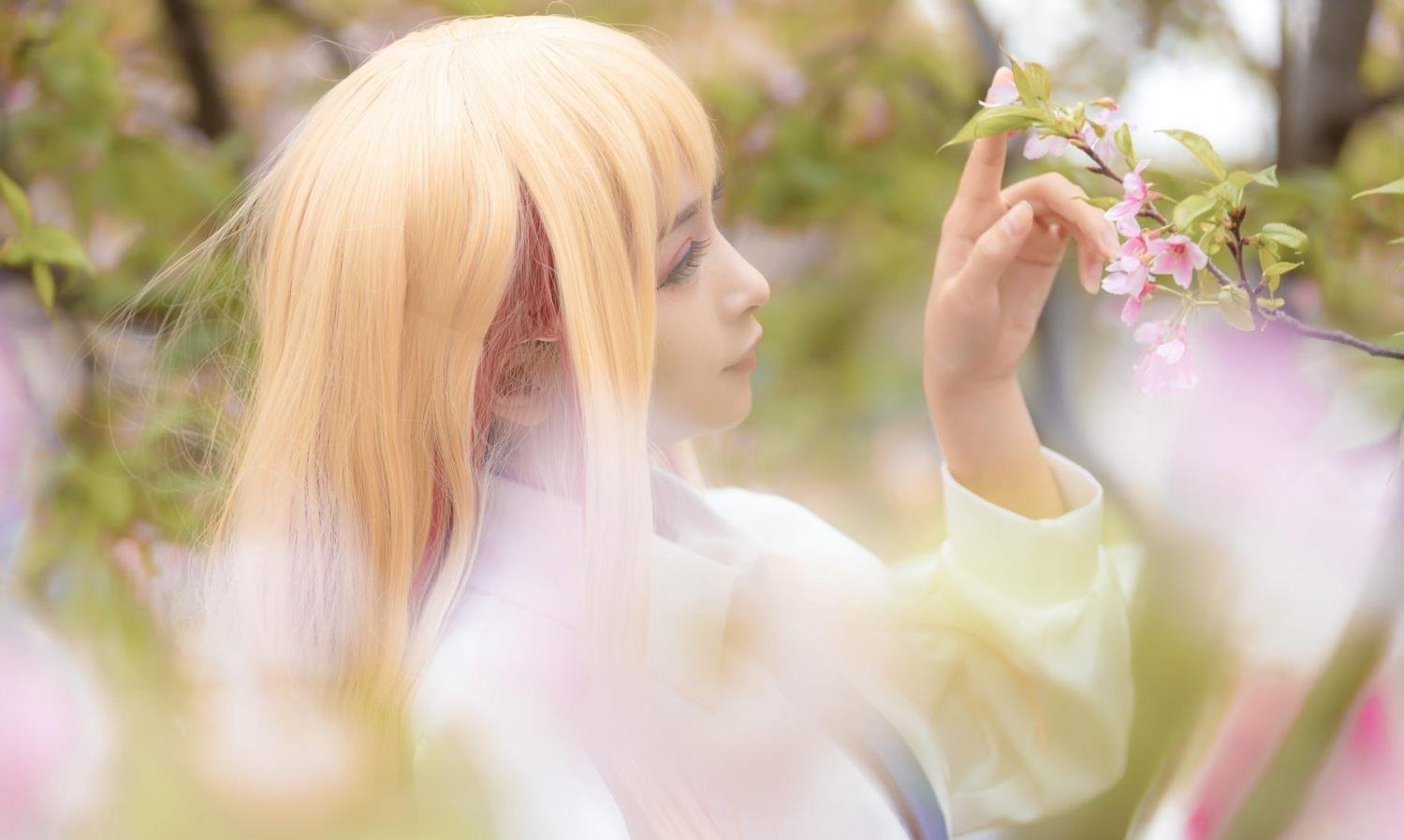 ���ߣ��ɰ���ӭ���ƶˣ�ͷ��