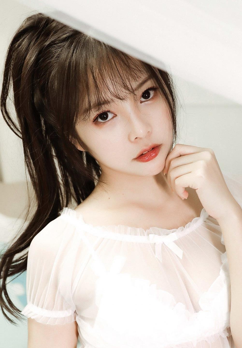 ����Ů�����첥����