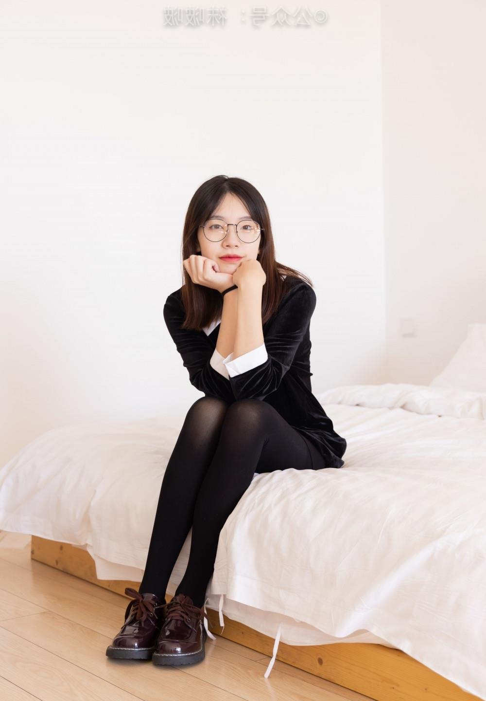 ���ߣ�����ķ�Խ��ɫ����ѩ�ģ�ͷ��