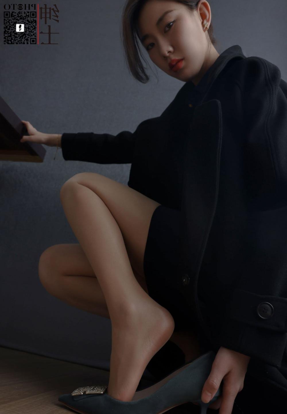 ���ߣ�������ҽ����ɫ���裩ͷ��
