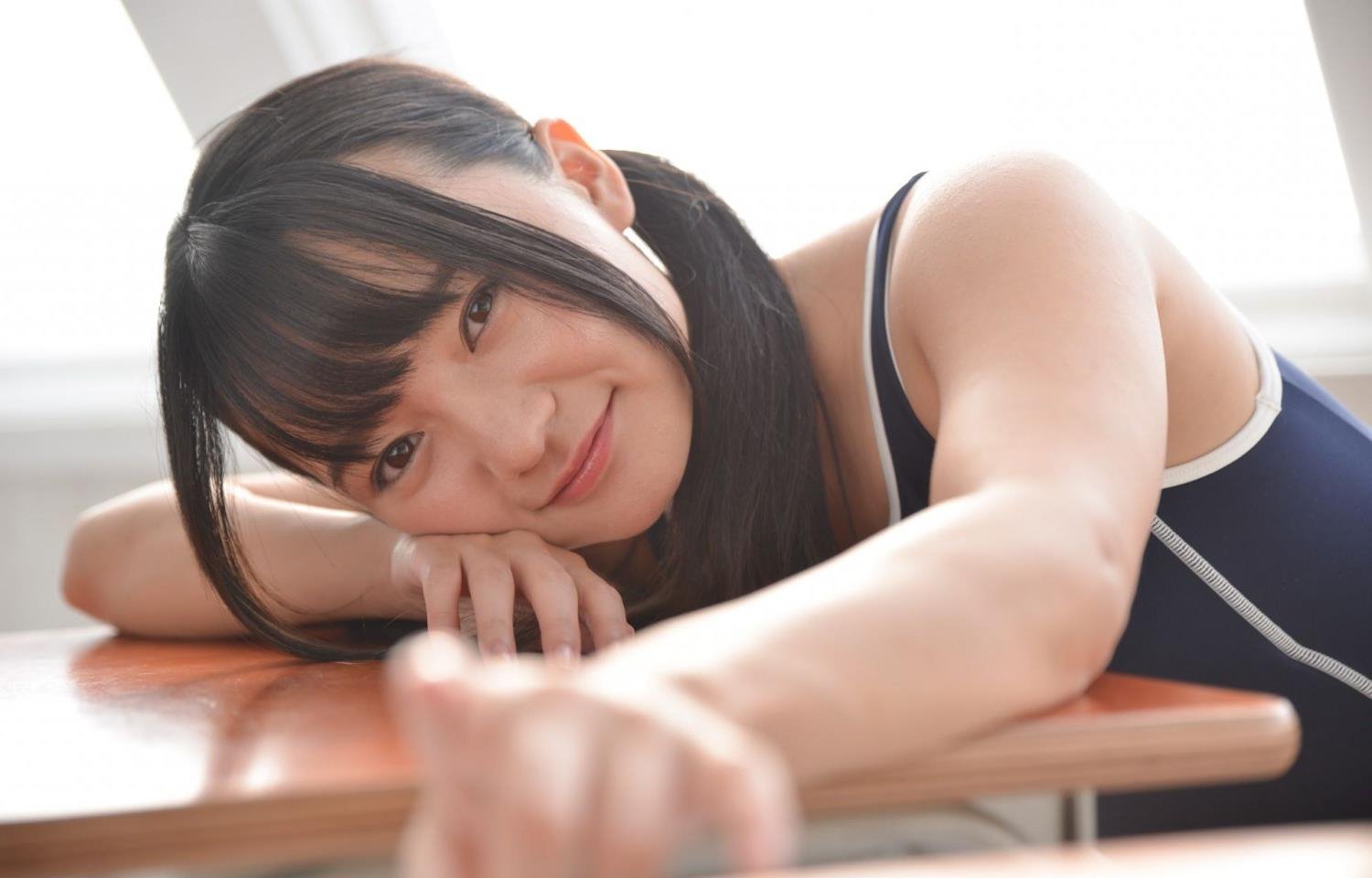 ��ɫ������