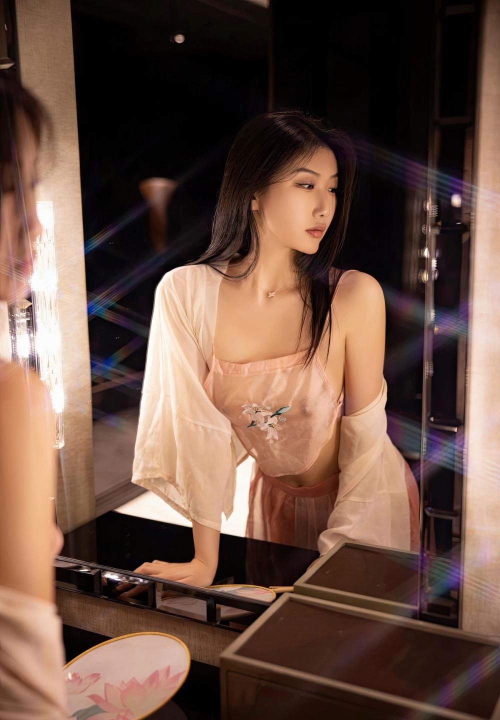 �������