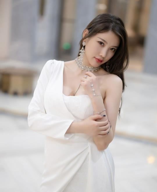 ���ߣ�����ѩ����ݣ�ͷ��